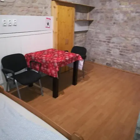 Old City Underground Apartment *